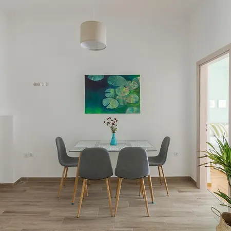 αpartment ιn τhe ηeart οf * Athens